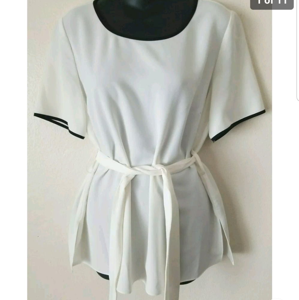 ALFANI Ivory w/ Black Trim Round Neck Short Sleeve Belted Blouse Size S